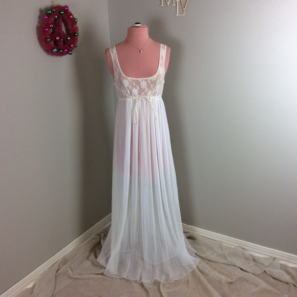 VTG 60s CRYSTAL PLEAT LACE BUST FULL LENGTH GOWN - Picture 2 of 7